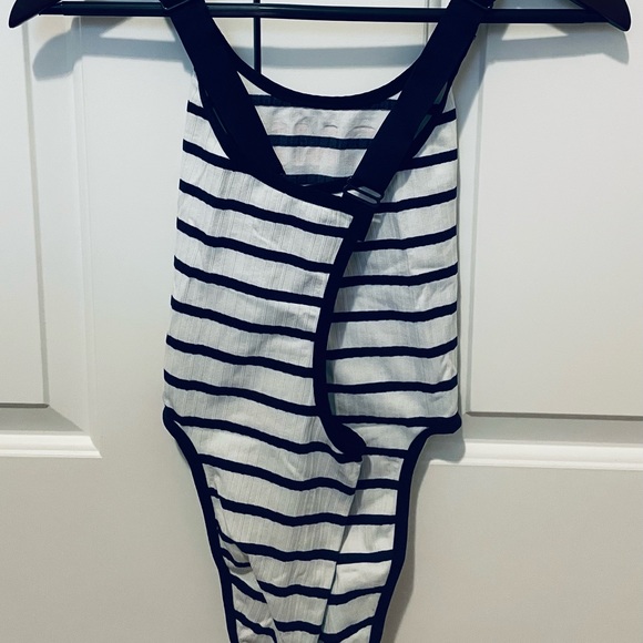 ❤️ Tommy Hilfiger Striped Seamless Bodysuit ❤️ - Picture 3 of 5